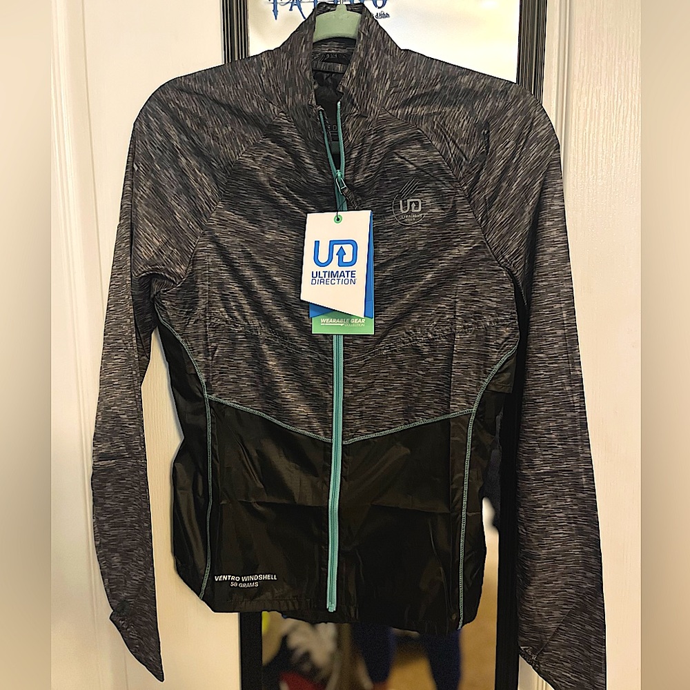 ULTIMATE DIRECTION Womens Windshell Jacket~ NWT